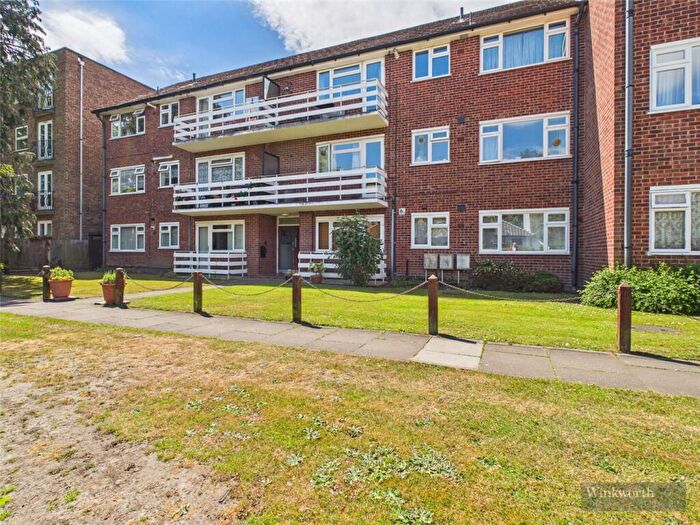 1 Bedroom Apartment For Sale In St. Andrew's Square, Surbiton, KT6