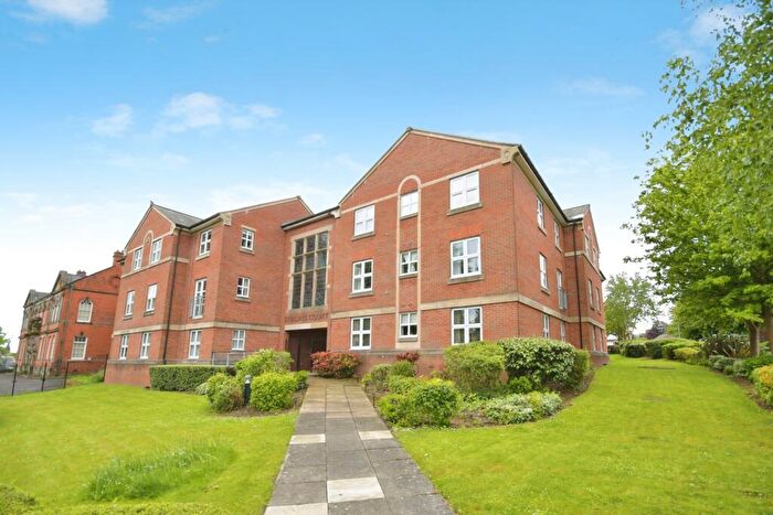 2 Bedroom Flat For Sale In Nightingale Close, Chesterfield, Derbyshire, S41