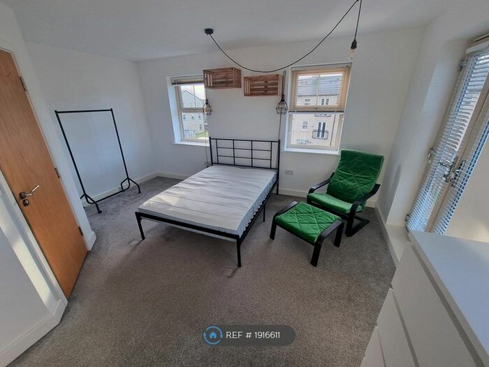 2 Bedroom Semi-Detached House To Rent In Holts Crest Way, Leeds, LS12