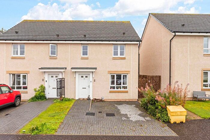 3 Bedroom Semi Detached House For Sale In Charpentier Avenue, Loanhead, EH20