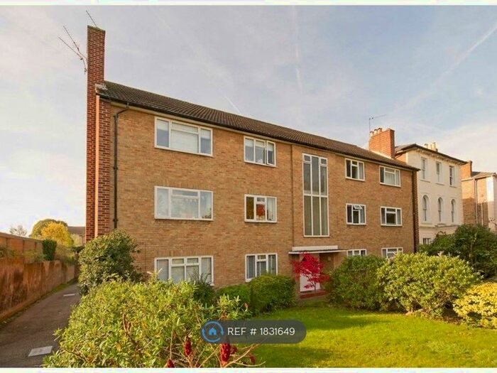 2 Bedroom Flat To Rent In Belmont Road, Twickenham, TW2