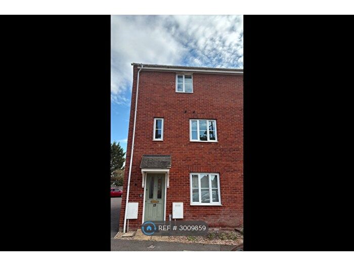 4 Bedroom Semi-Detached House To Rent In Grayling Close, Calne, SN11