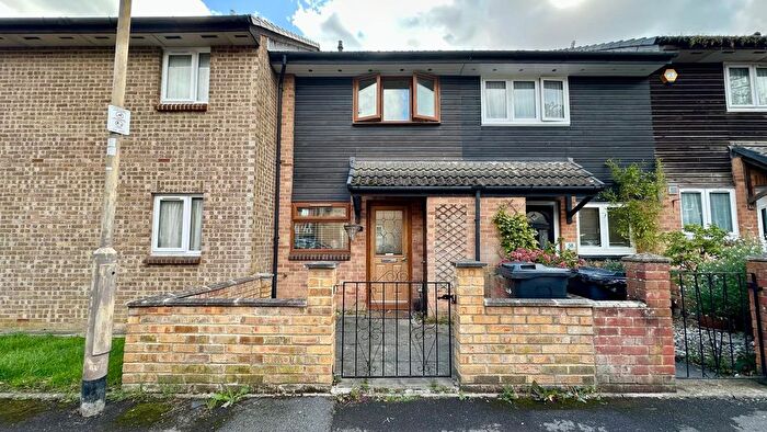 2 Bedroom Flat For Sale In Amanda Close, Chigwell, IG7