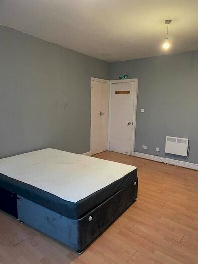Studio To Rent In New Cross Road, London, SE14