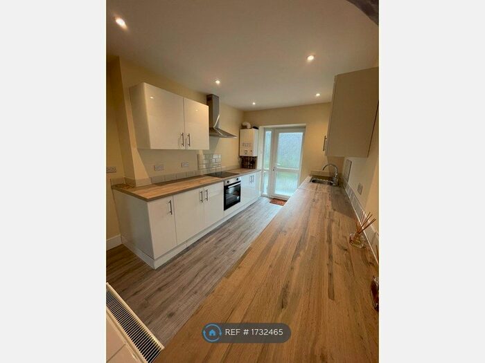 2 Bedroom Maisonette To Rent In Cheriton Place, Folkestone, CT20