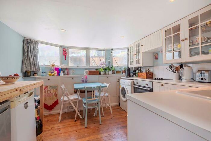 1 Bedroom House Boat To Rent In Cheyne Walk, London, SW10