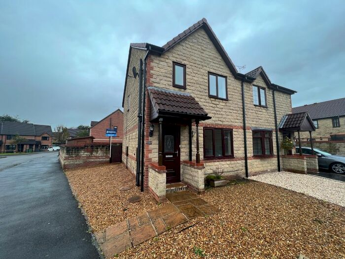 3 Bedroom Semi-Detached House To Rent In Oakes Close, Somercotes, Alfreton, Derbyshire, DE55