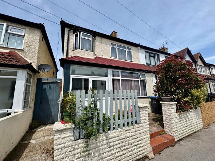 3 Bedroom Terraced House For Sale In Midhurst Avenue, Croydon, CR0