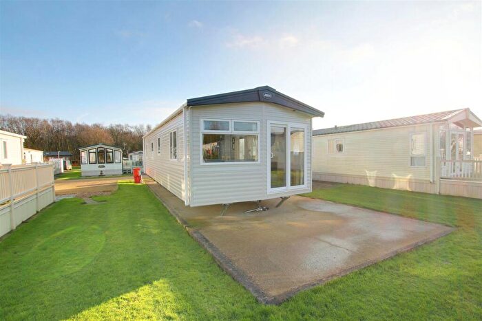 2 Bedroom Chalet For Sale In Woodthorpe Leisure Park, Woodthorpe, Alford, LN13