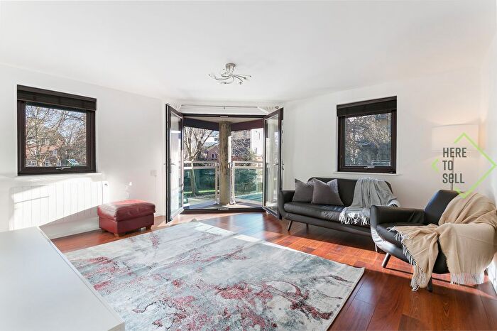 3 Bedroom Maisonette For Sale In St Mary Graces Court, Cartwright Street, London, E1