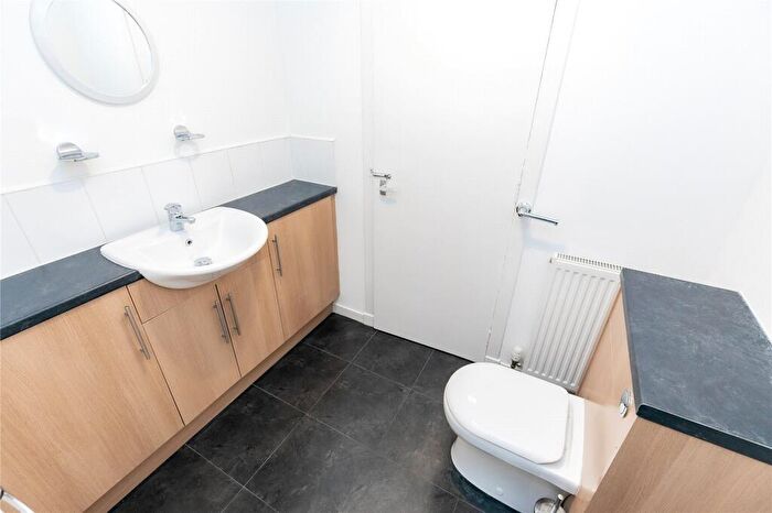 2 Bedroom Flat To Rent In King Street, Aberdeen, AB24