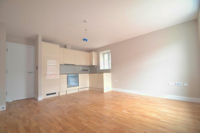 2 Bedroom Flat To Rent In Endsleigh Road, Merstham RH1