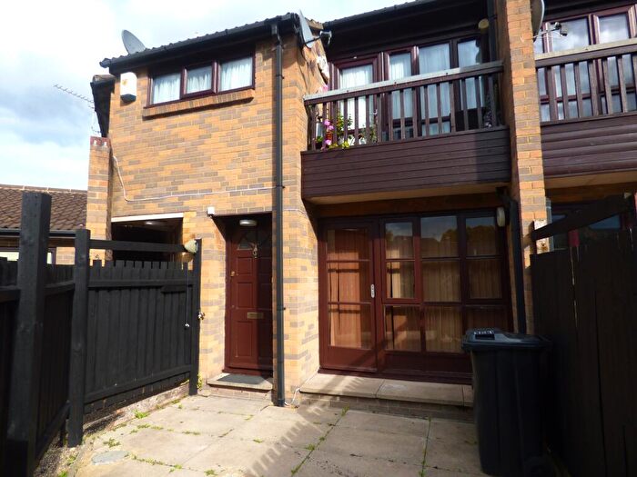 1 Bedroom Ground Maisonette To Rent In Courtney Park Road, Laindon, Basildon, SS16