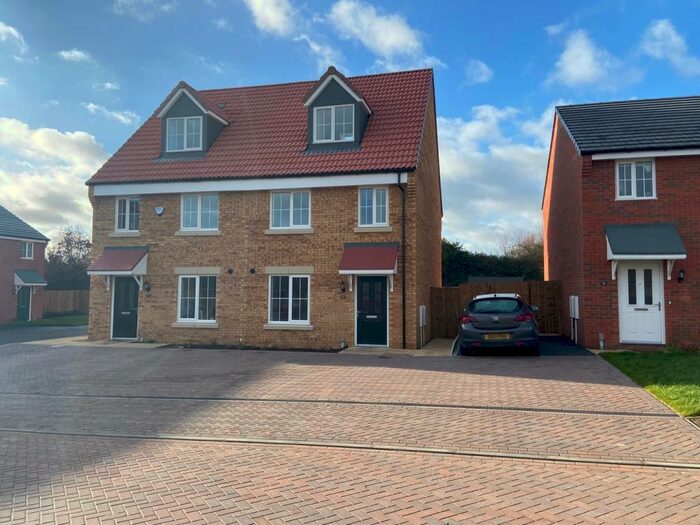 3 Bedroom Semi-Detached House To Rent In Spa Chase, Bourne, PE10