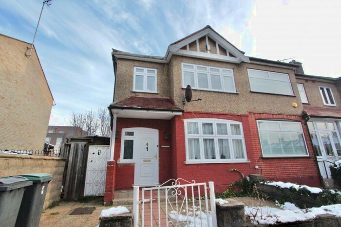4 Bedroom End Of Terrace House To Rent In Temple Terrace, Vincent Road, London, N22