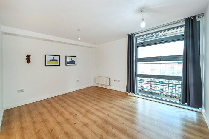 2 Bedroom Flat To Rent In Hannah Building, Watney Street, E1