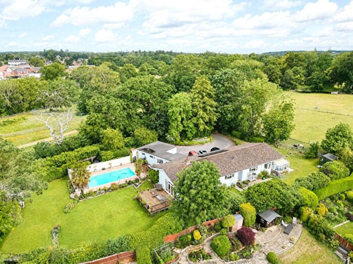 4 Bedroom Bungalow For Sale In Marl Lane, Fordingbridge, Hampshire, SP6