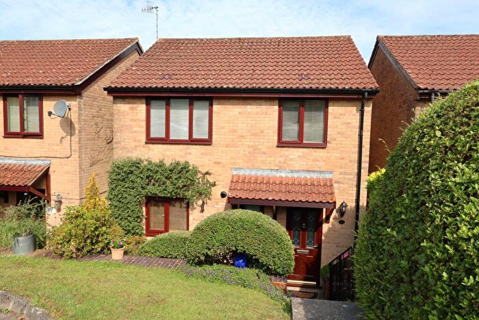 3 Bedroom Detached House For Sale In Horndean, PO8