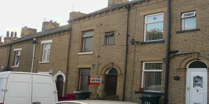 3 Bedroom Terraced House To Rent In Washington Street, Bradford BD8