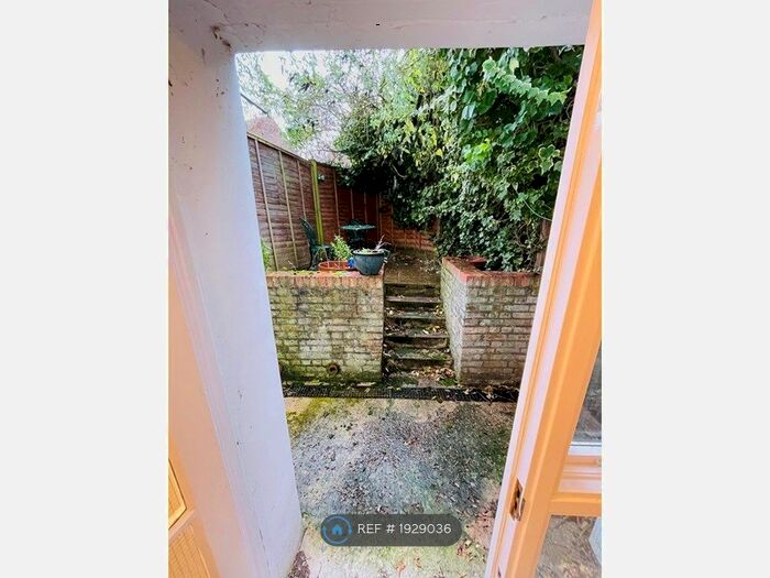 1 Bedroom Flat To Rent In County Grove, London, SE5