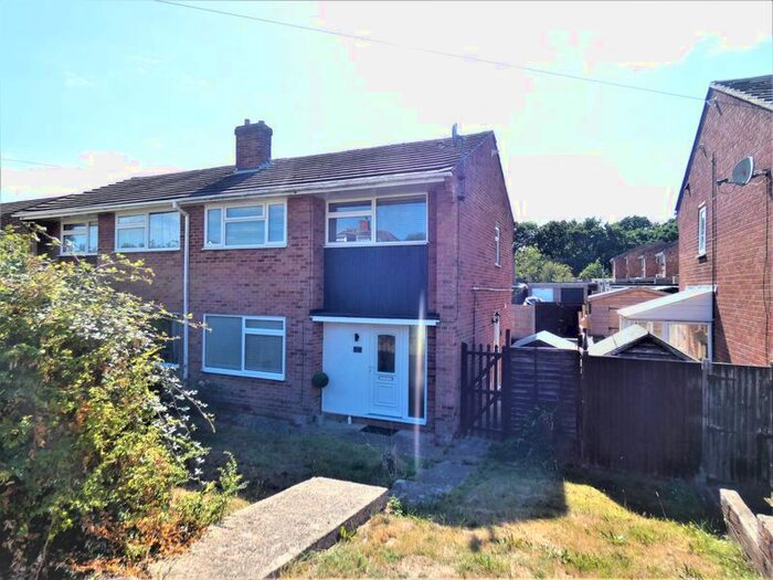 3 Bedroom Semi-Detached House To Rent In Hill Park Road, Fareham, PO15