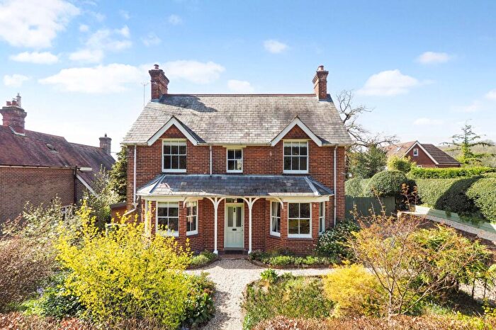 4 Bedroom Detached House For Sale In Petersfield Road, Greatham, Liss, Hampshire, GU33