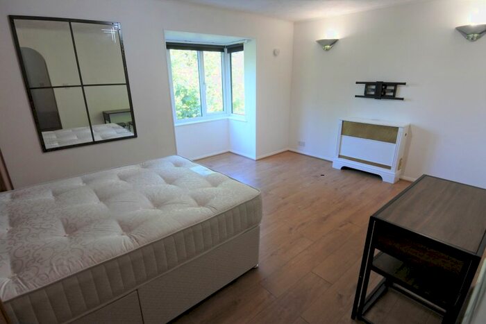 Studio To Rent In Harp Island Close, Neasden, NW10