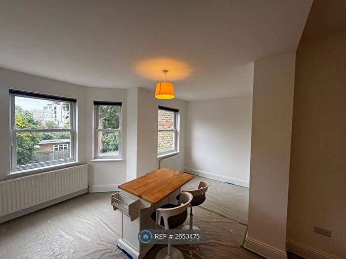 2 Bedroom Flat To Rent In Gordon Road, London, W5