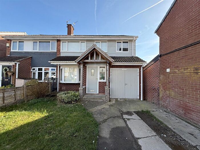 5 Bedroom Semi-Detached House For Sale In Shelley Rise, Dukinfield, SK16