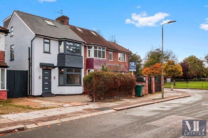 2 Bedroom Apartment For Sale In Pennine Drive, Golders Green Estate, ., London, NW2