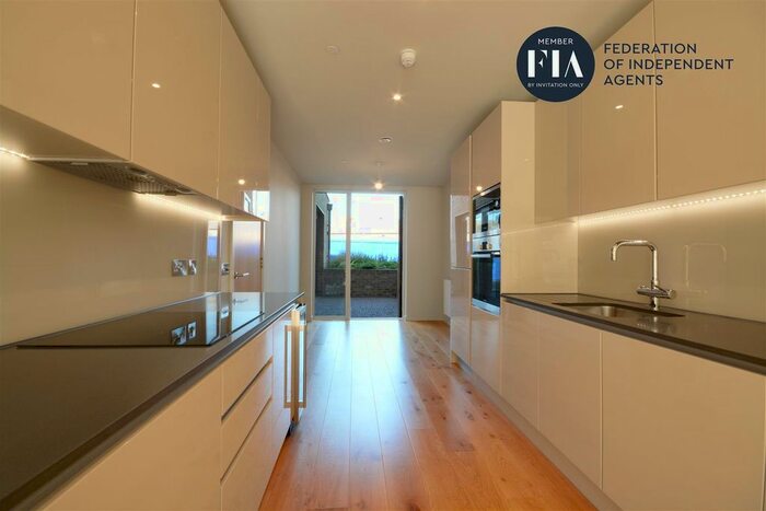 4 Bedroom Town House To Rent In Isambard Court, Brentford Lock West, Brentford, TW8