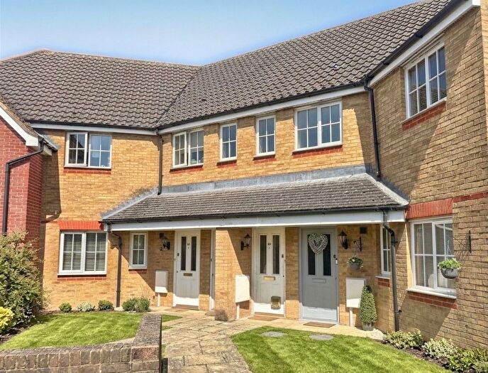 2 Bedroom Flat For Sale In Guernsey Way, Kennington, TN24
