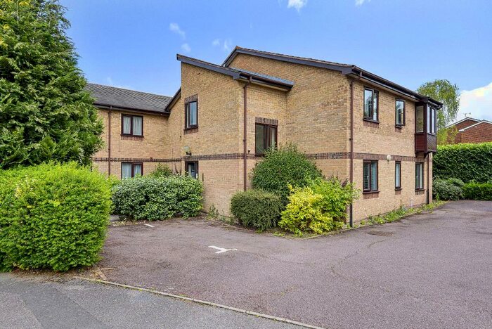 2 Bedroom Apartment To Rent In Poets Chase, Aylesbury, HP21