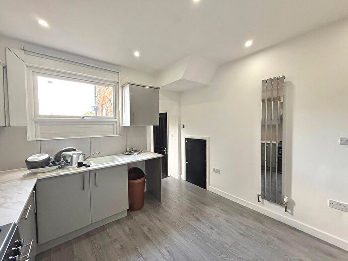 5 Bedroom Terraced House To Rent In Blewitts Cottages, New Road, Rainham, Essex, RM13