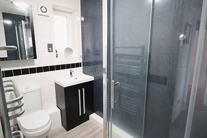 1 Bedroom Flat For Sale In Marina Avenue, Rayleigh, SS6