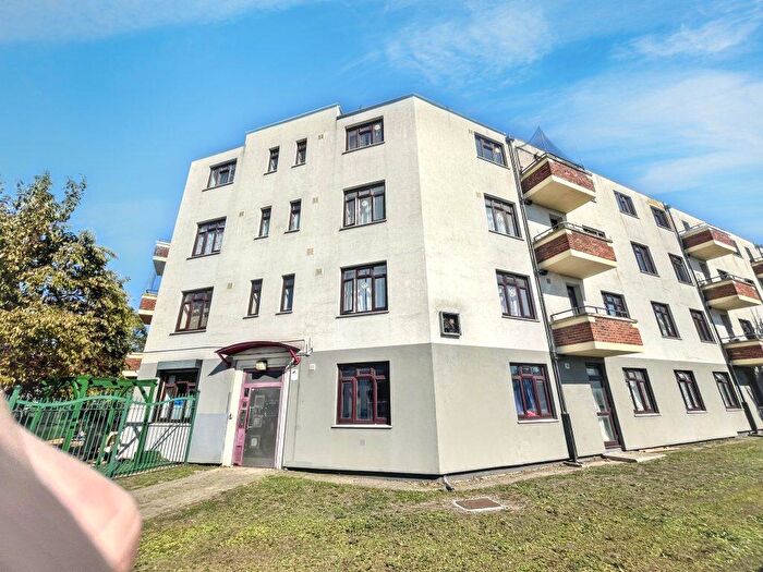 3 Bedroom Flat For Sale In Shirley House Drive, London, SE7