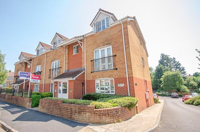 2 Bedroom Flat For Sale In Linden Court, Clarence Road, Kingswood, Bristol, BS15