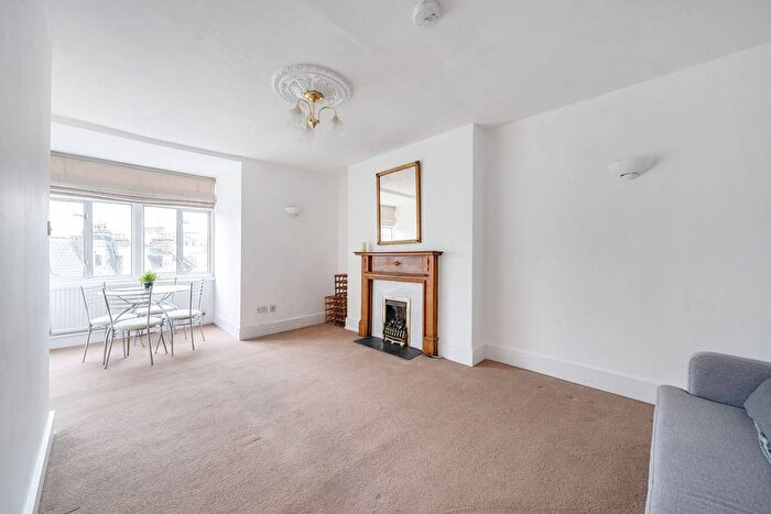 2 Bedroom Flat For Sale In Sutherland Avenue, Little Venice, London, W9