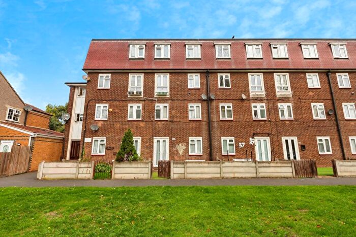 2 Bedroom Maisonette For Sale In Alderman Avenue, Barking, IG11