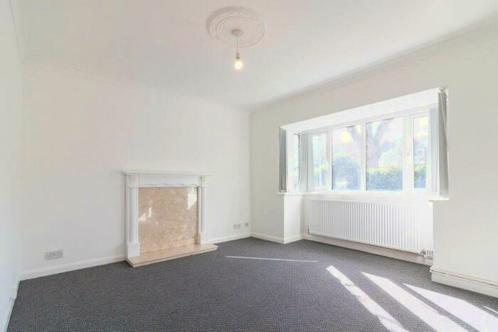 2 Bedroom Flat To Rent In Earlsdon Avenue South, Earlsodn, Coventry, CV5
