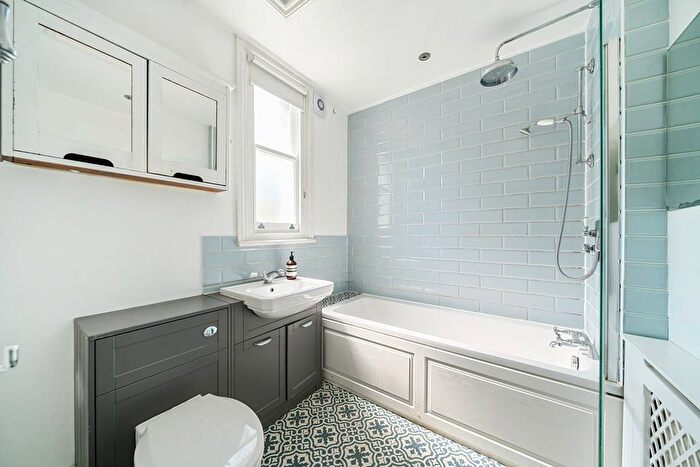 2 Bedroom Flat To Rent In Concanon Road, Brixton, London, SW2