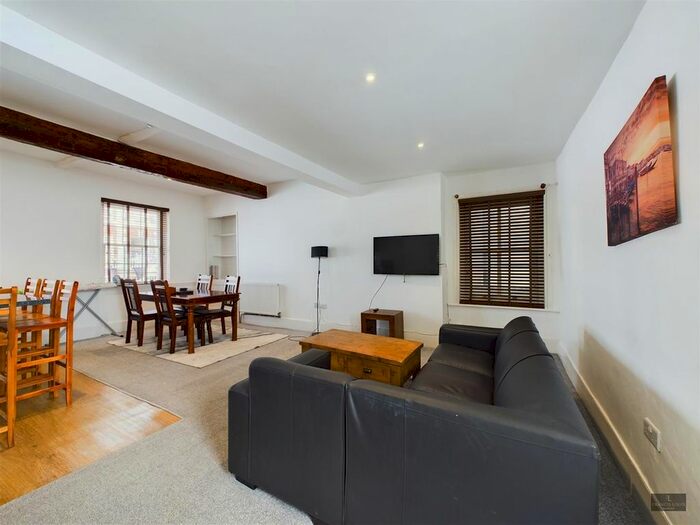 3 Bedroom Property To Rent In Fore Street, Exeter, EX4