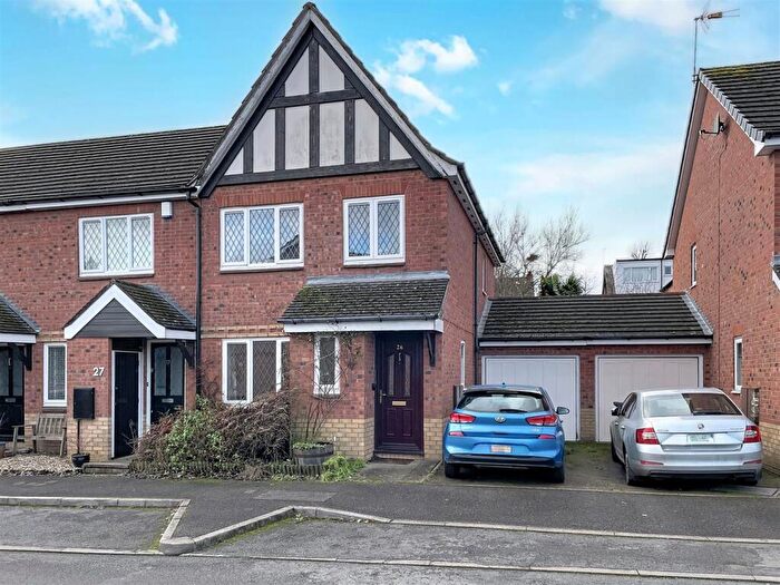 3 Bedroom End Of Terrace House For Sale In Reeve Drive, Kenilworth, CV8