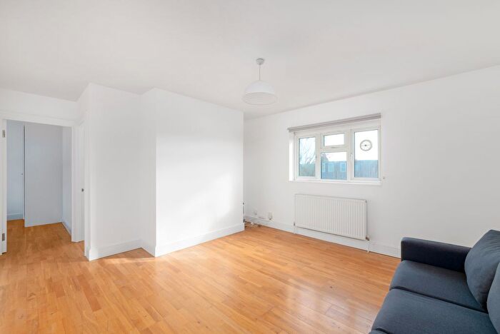 2 Bedroom Flat To Rent In Effra Road, Wimbledon, SW19