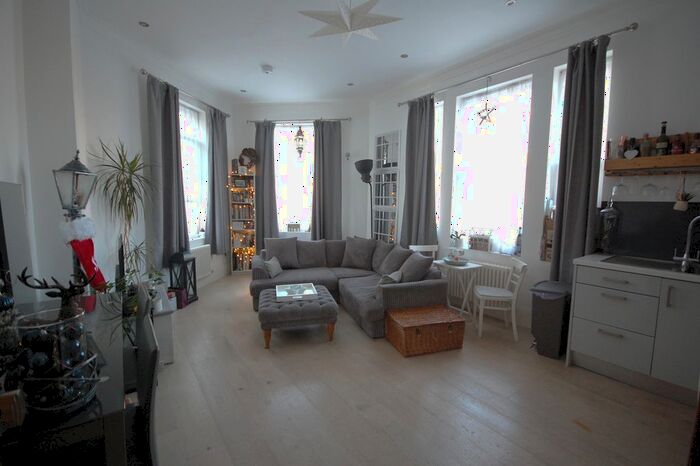 2 Bedroom Flat To Rent In Chiswick High Road, London, W4