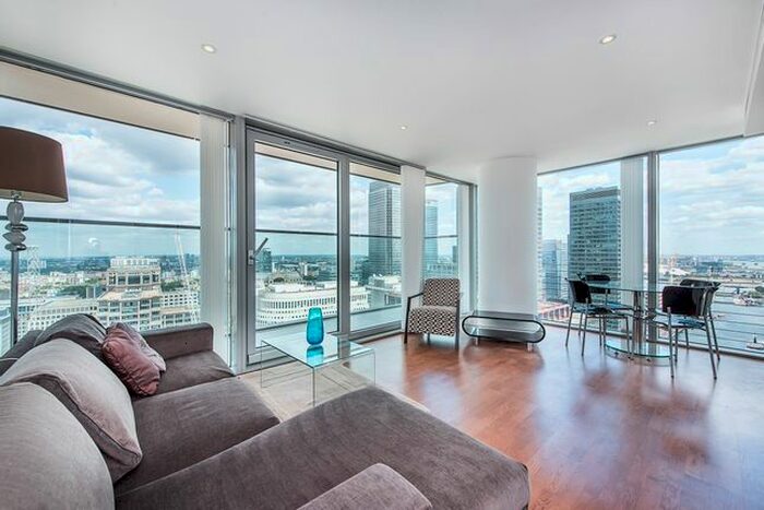 2 Bedroom Flat To Rent In The Landmark, Canary Wharf, E14