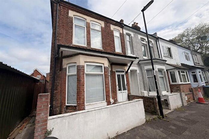 4 Bedroom End Of Terrace House To Rent In Verulam Road, Southampton, SO14