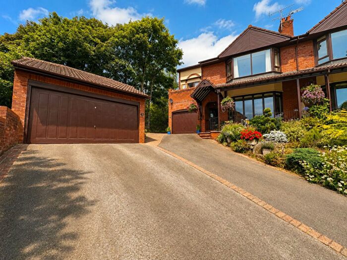3 Bedroom Flat For Sale In Pipers Lane, Heswall, CH60