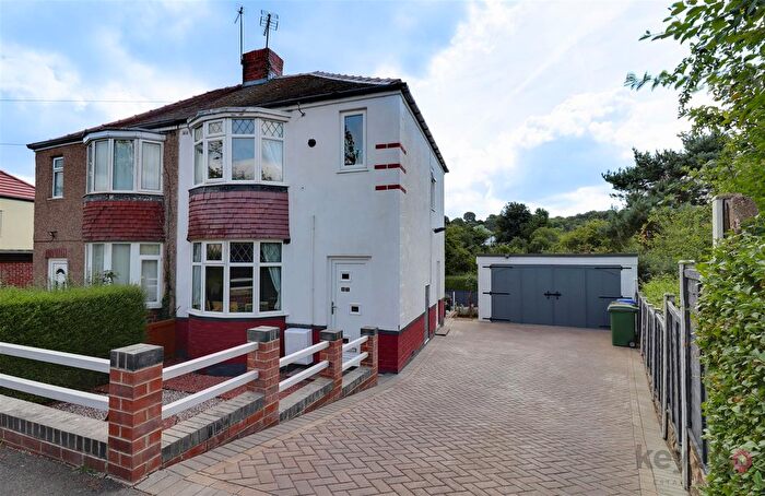 3 Bedroom End Terrace House For Sale In Hollinsend Avenue, Sheffield, S12