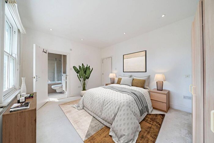 2 Bedroom Flat For Sale In The Chase, Clapham, London, SW4